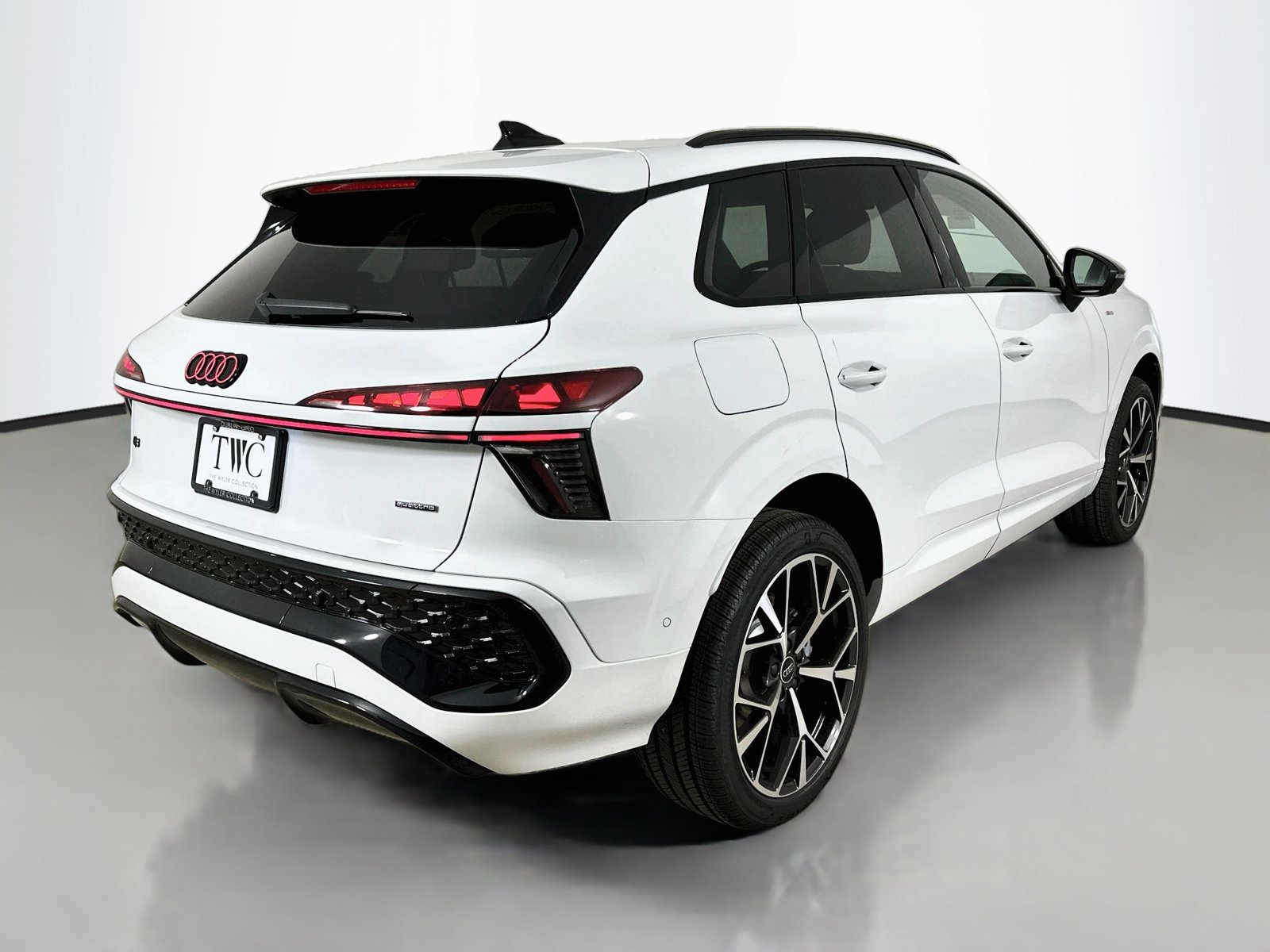 New 2026 Audi Q3 quattro 2.0T AWD/4WD image 5