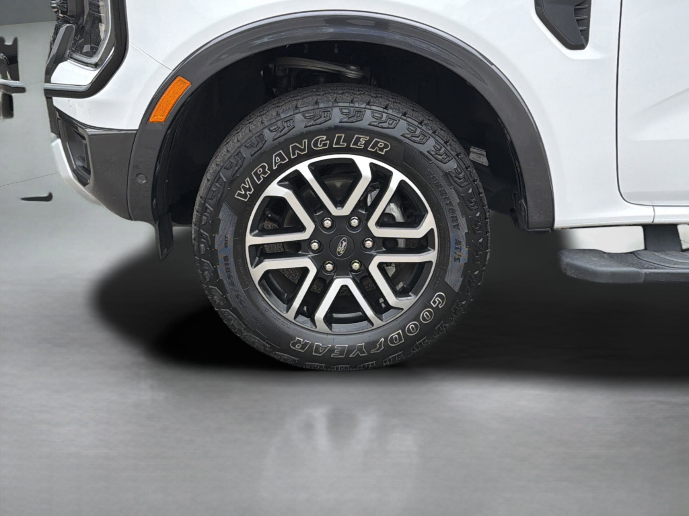 Used 2024 Ford Ranger Lariat w/ FX4 Off-Road Package image 10