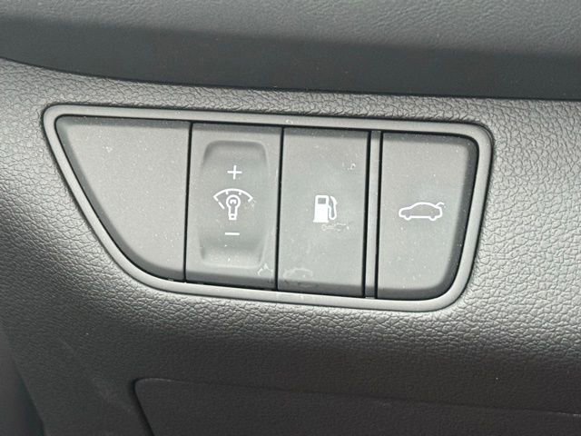 Used 2025 Genesis G70 2.5T image 21