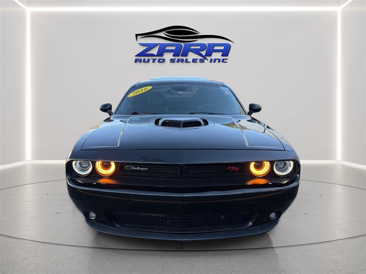 Used 2016 Dodge Challenger R/T Plus RWD image 2