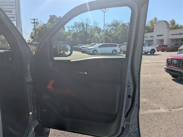 Used 2025 Nissan Frontier PRO-4X w/ Pro Premium Package image 30