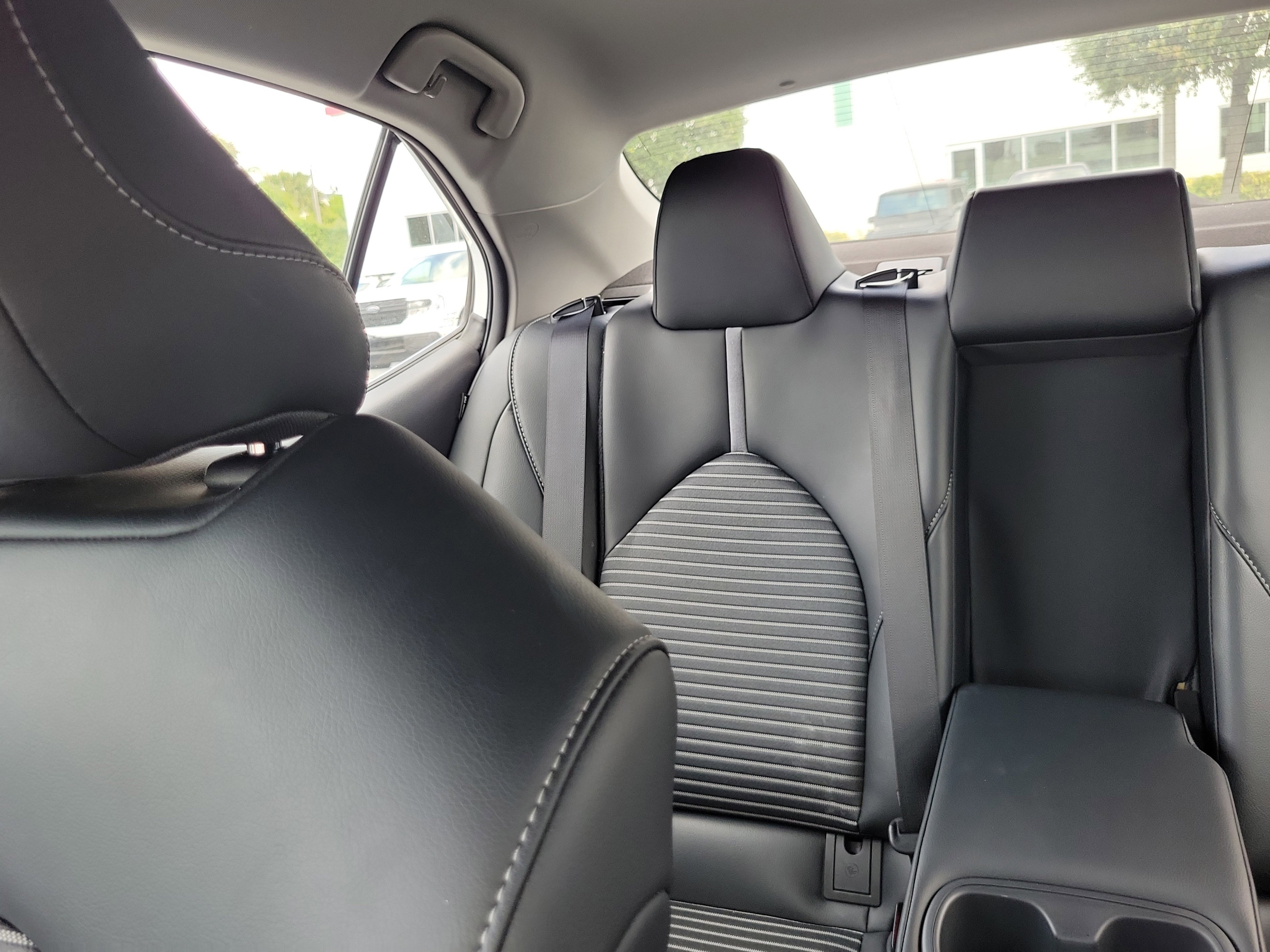 Used 2020 Toyota Camry SE FWD image 20