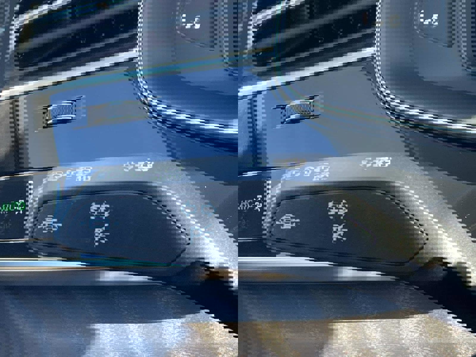 Used 2025 Audi Q8 Prestige w/ Prestige Package image 26