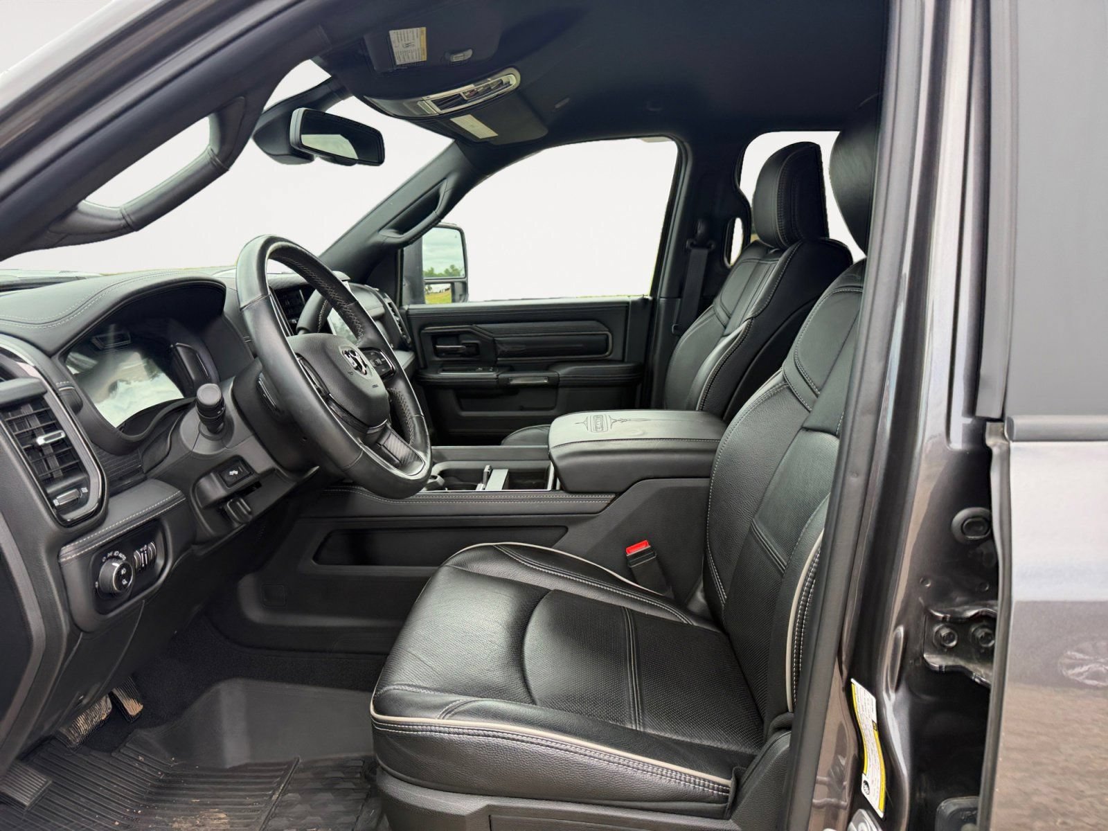 Used 2023 RAM 3500 Limited w/ Night Edition AWD/4WD image 9