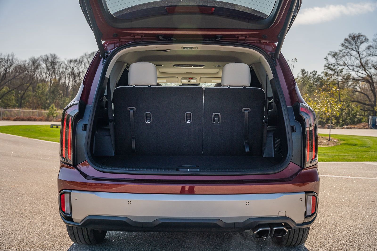 Used 2023 Kia Telluride EX w/ EX Captain's Chair Package image 16