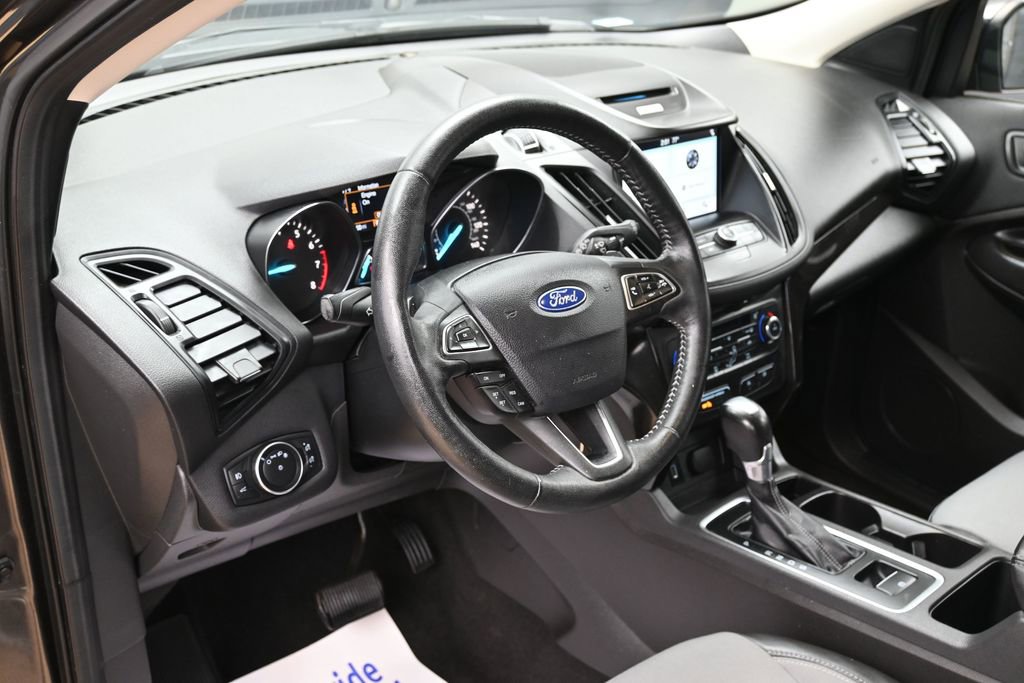 Used 2017 Ford Escape SE w/ Equipment Group 201A FWD image 19