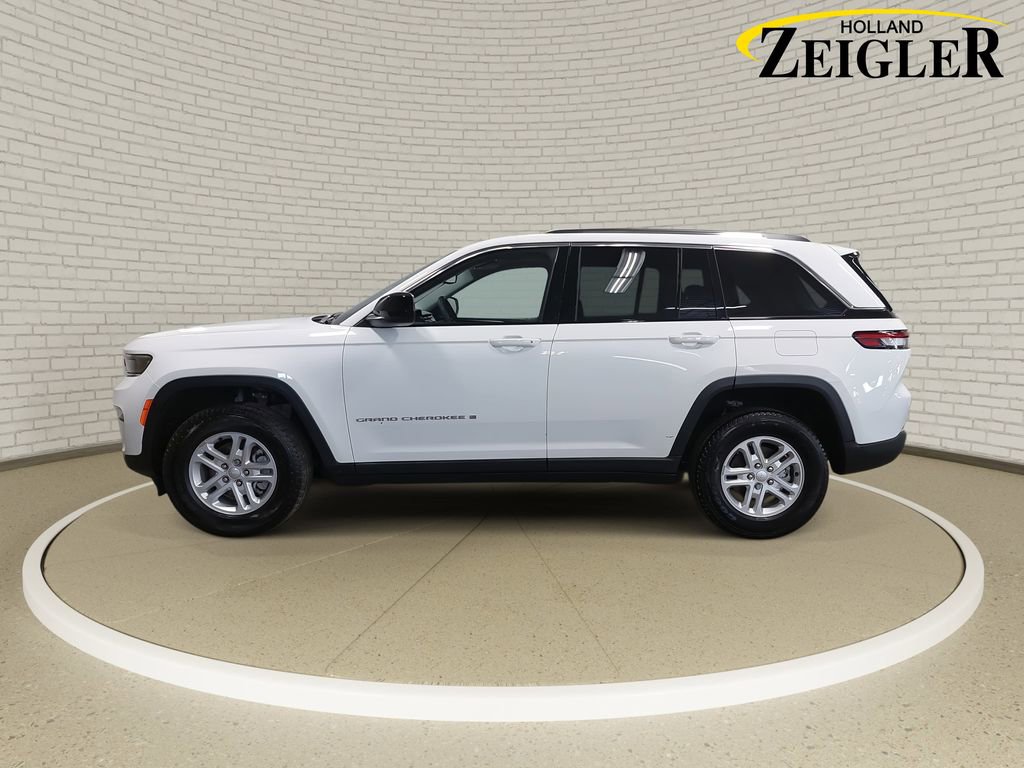 Used 2023 Jeep Grand Cherokee Laredo image 8