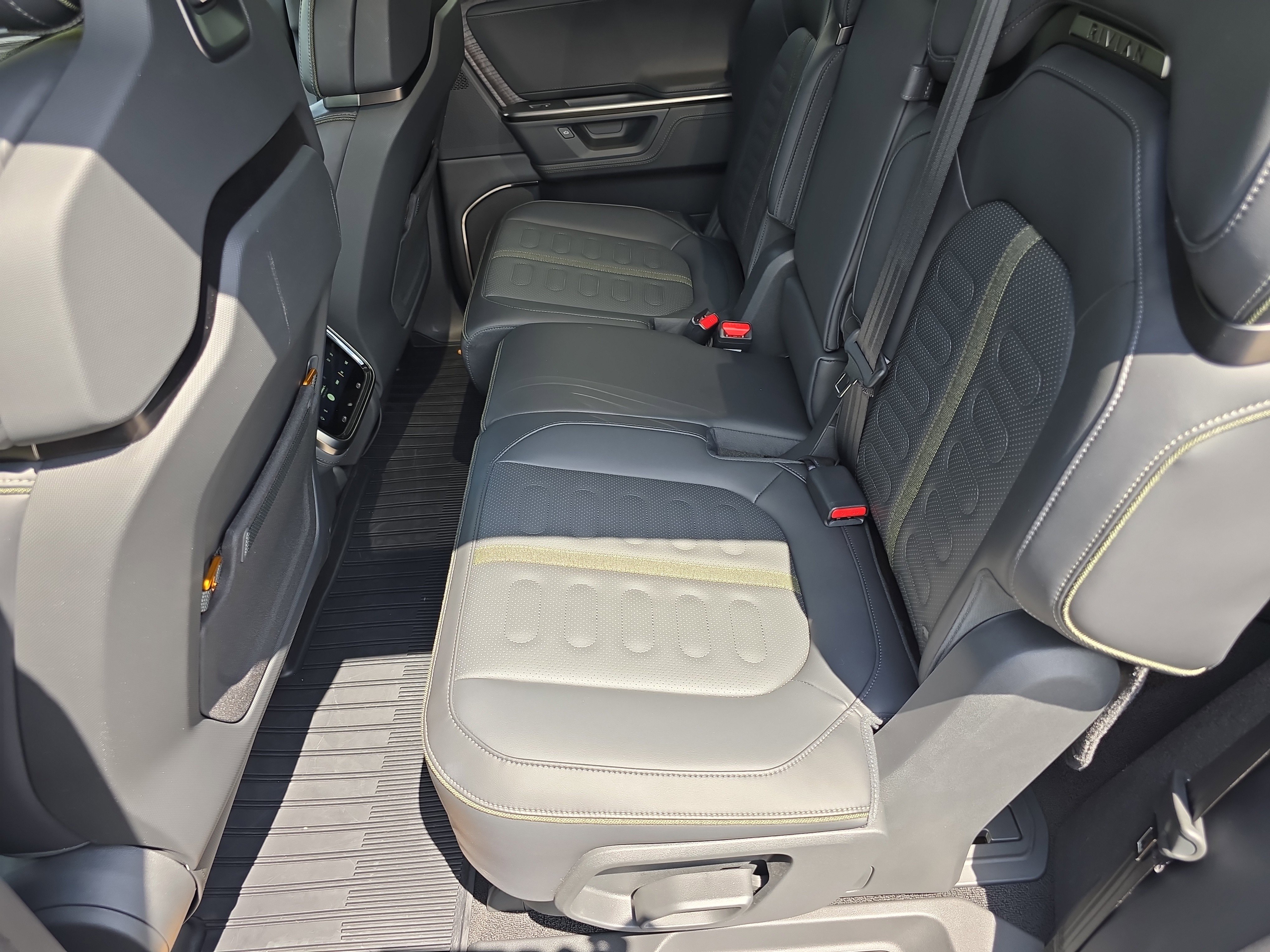 Used 2026 Rivian R1S Adventure image 15