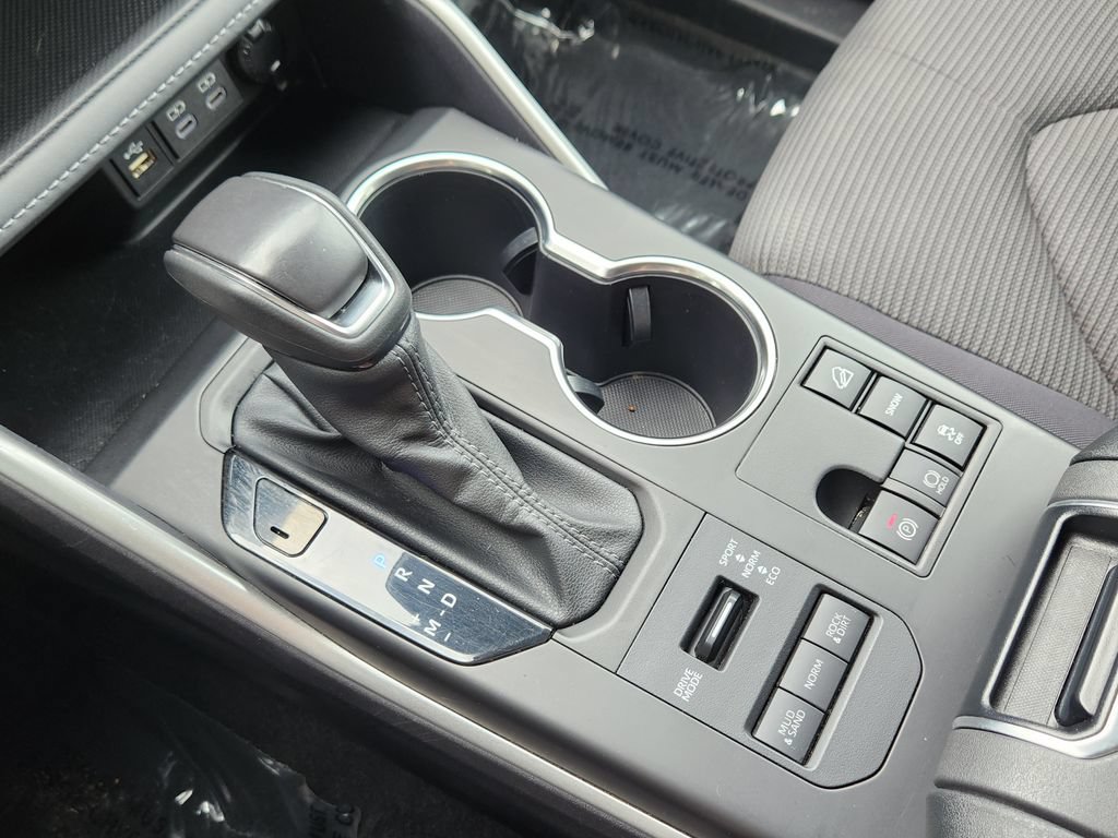 Used 2025 Toyota Highlander LE AWD/4WD image 11