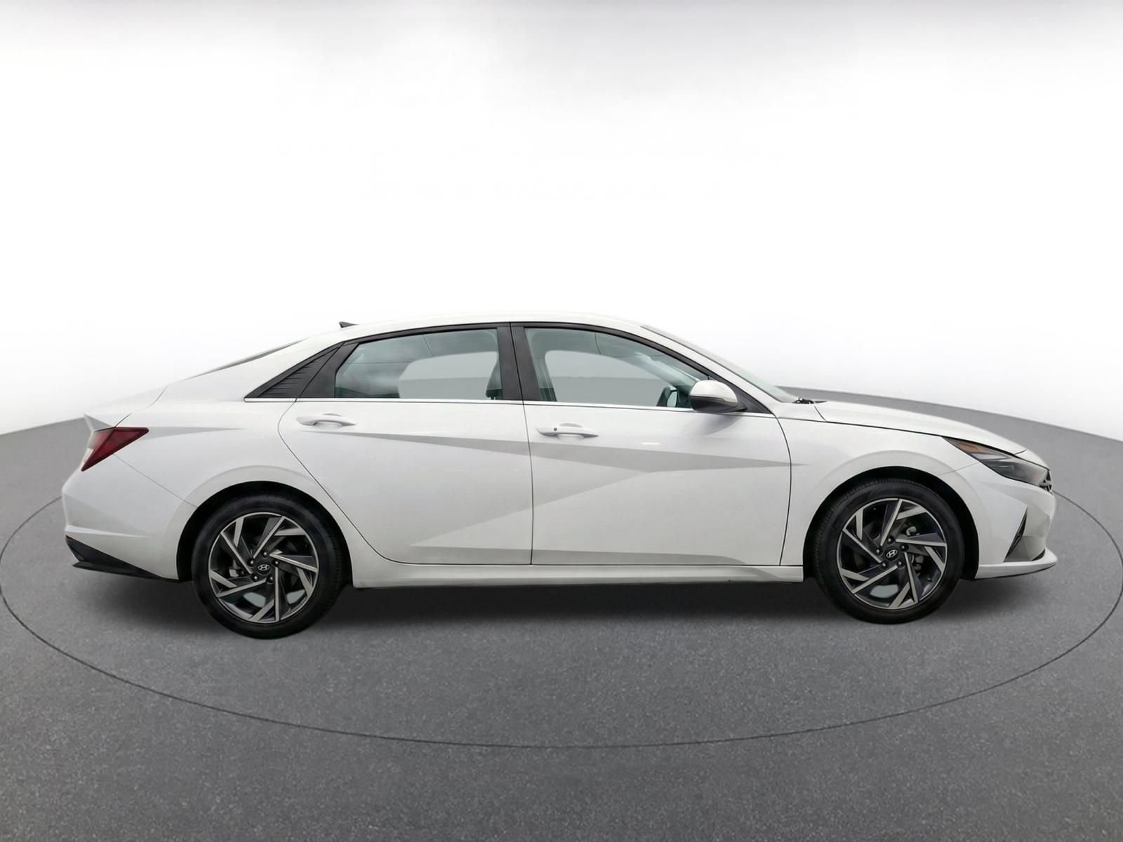 Used 2025 Hyundai Elantra SEL FWD image 10