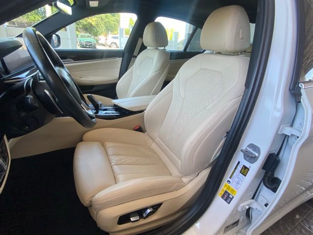 Used 2023 BMW 530e w/ Premium Package RWD image 15