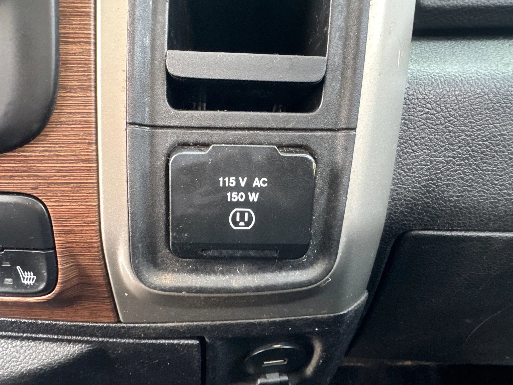 Used 2014 RAM 3500 Laramie w/ Black Appearance Group image 35