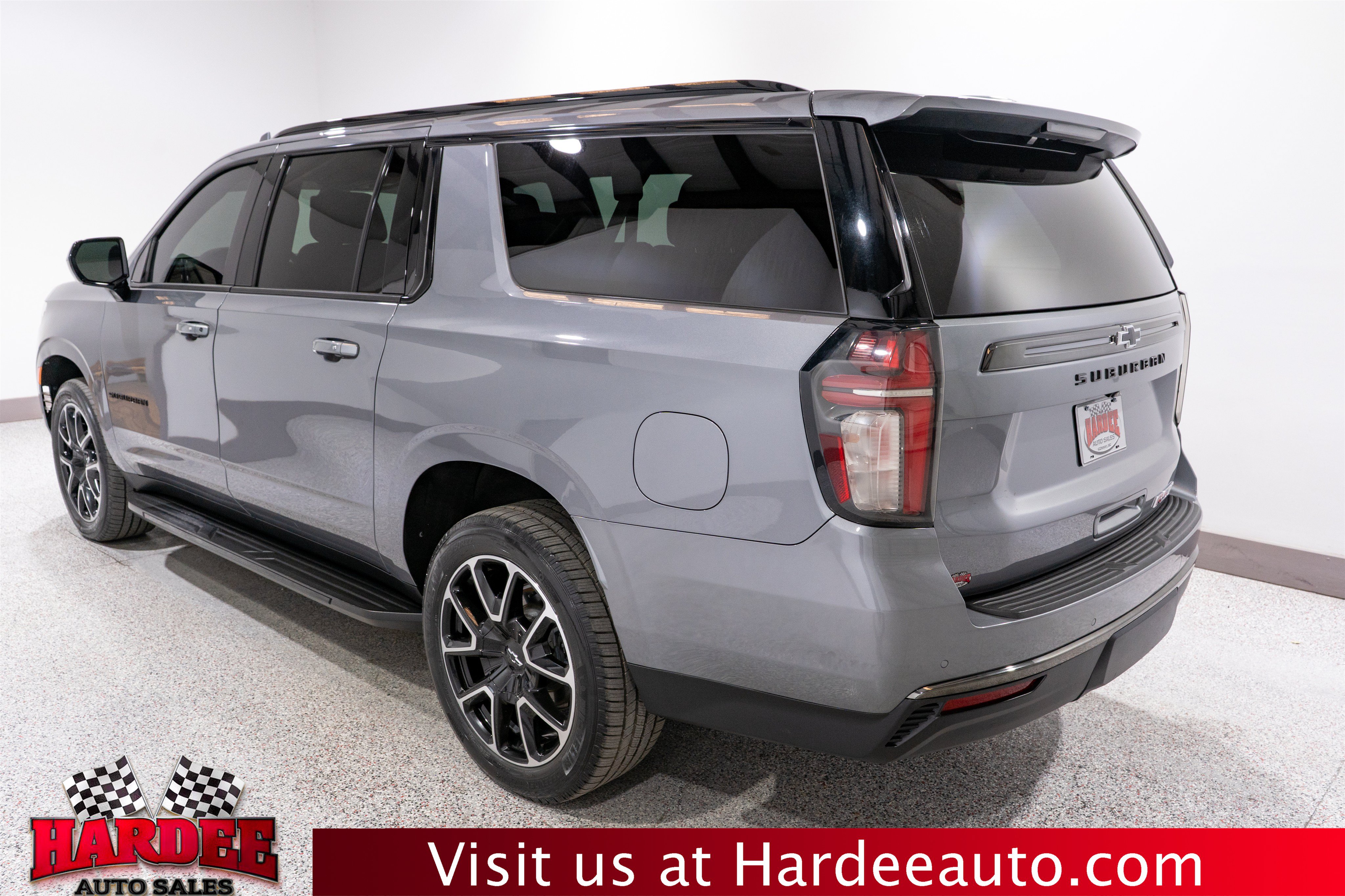 Used 2021 Chevrolet Suburban RST RWD image 3