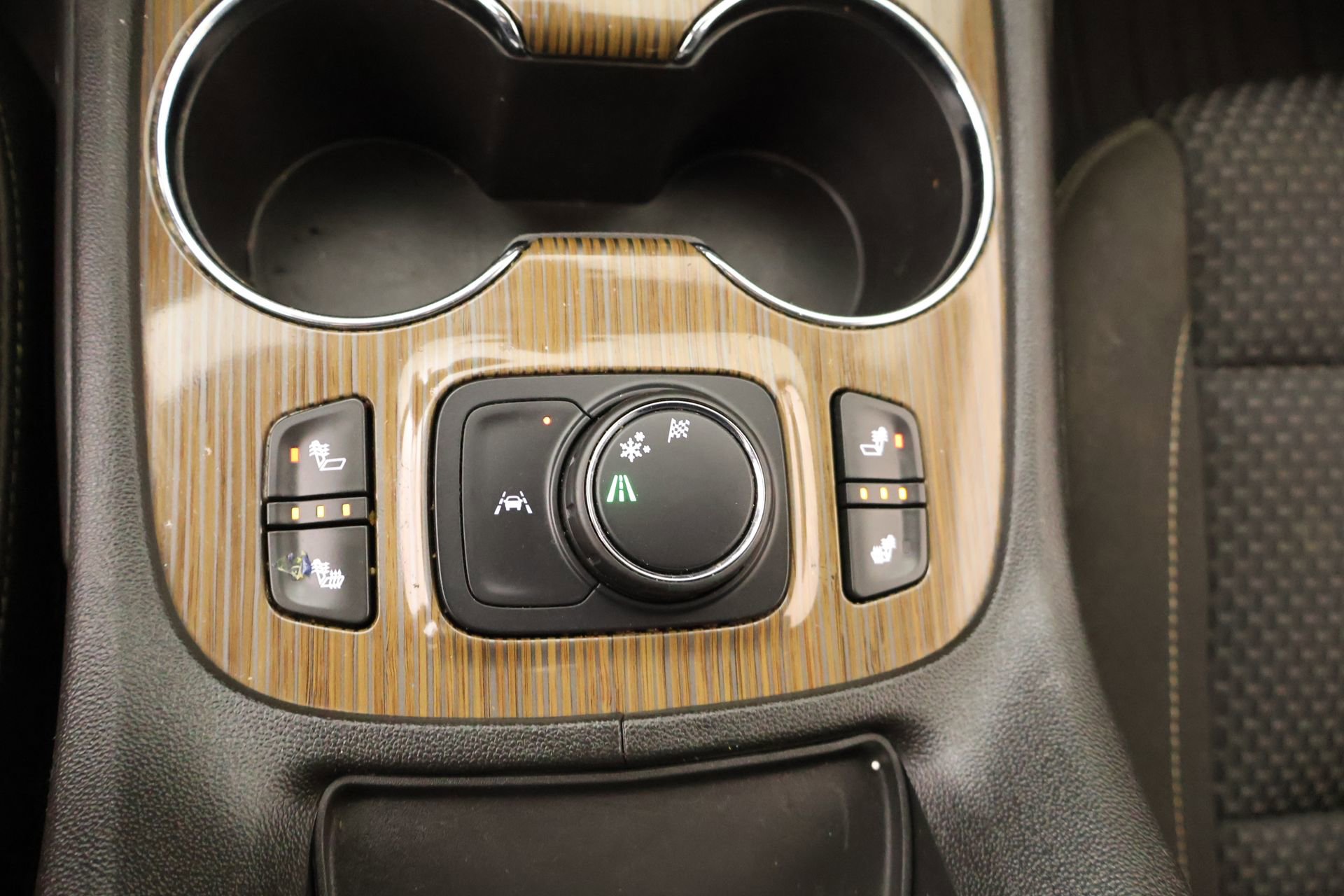 Used 2023 GMC Acadia SLE w/ Driver Convenience Package FWD image 7