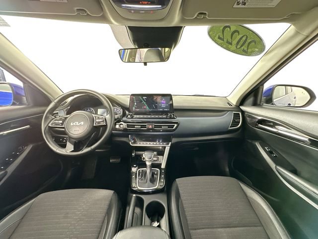 Used 2022 Kia Seltos Nightfall Edition image 3