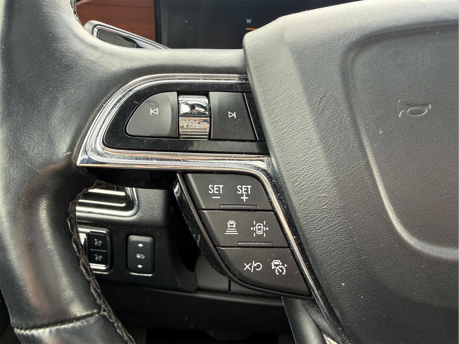 Used 2024 Lincoln Navigator Reserve image 12