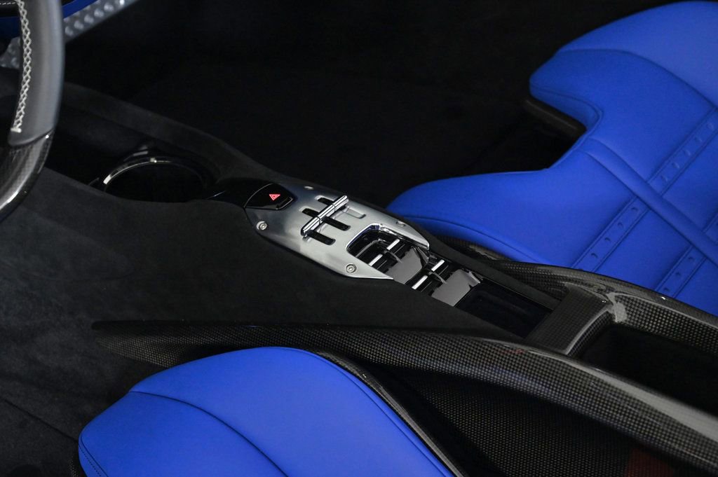 Used 2023 Ferrari SF90 Spider image 17