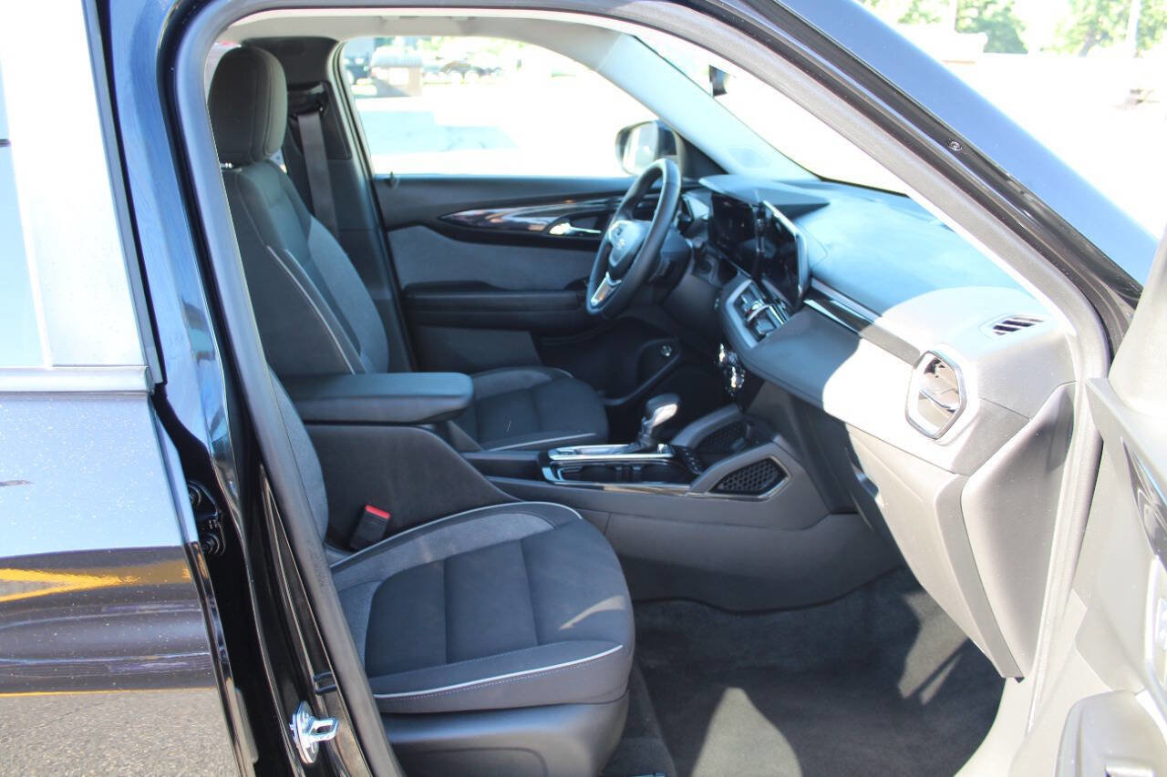 Used 2024 Chevrolet TrailBlazer LT w/ Convenience Package image 17