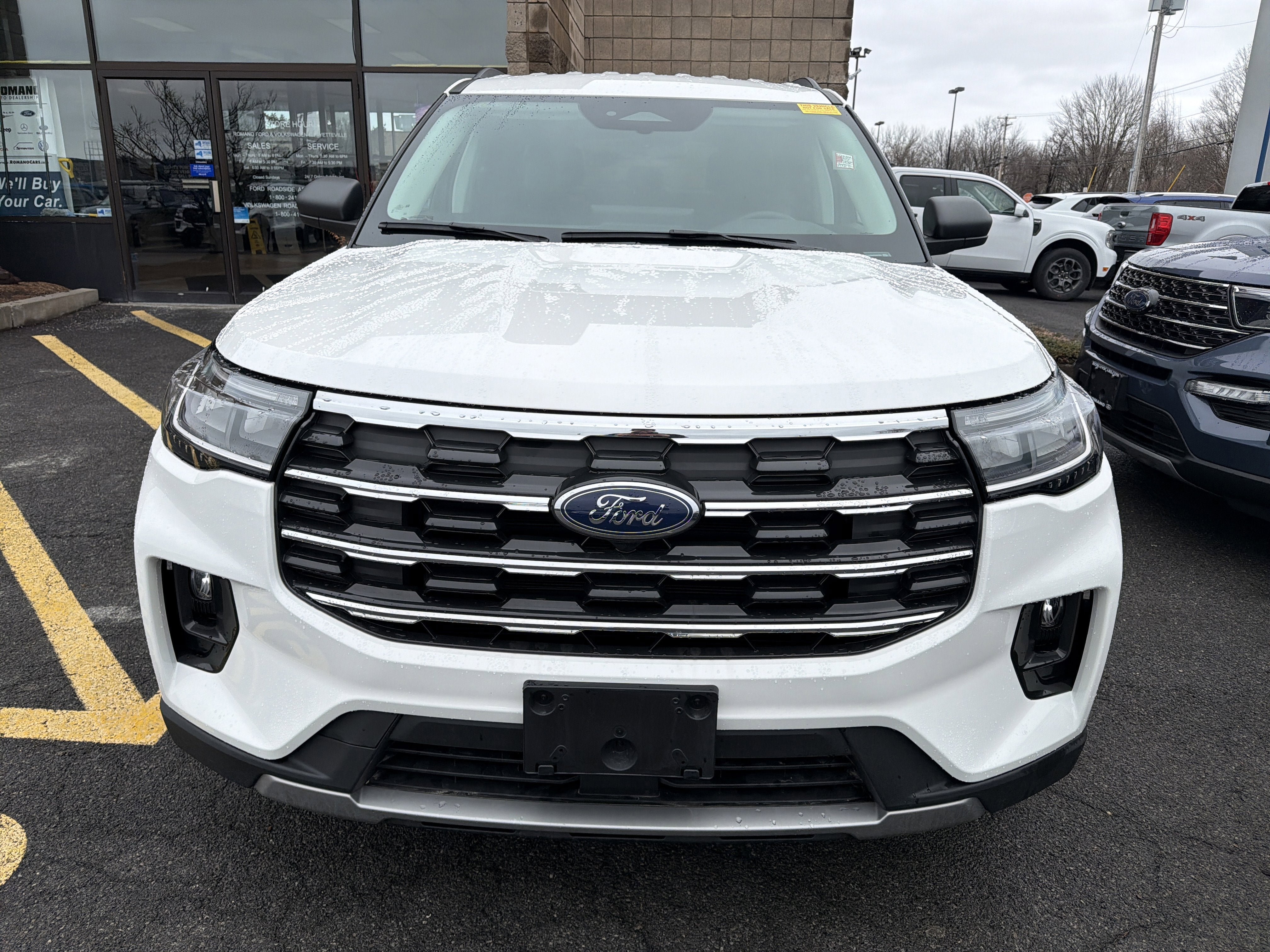 Used 2025 Ford Explorer Active w/ Active Comfort Package image 3