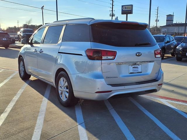 Used 2017 Kia Sedona LX w/ LX Essentials Premium Package video 2