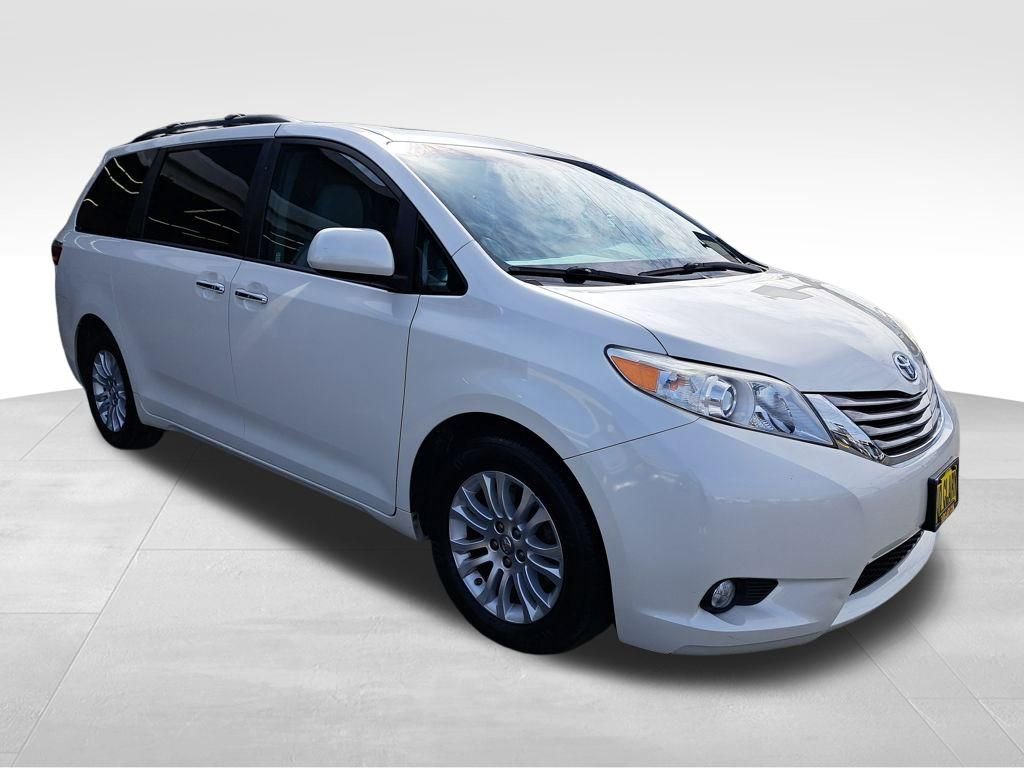Used 2017 Toyota Sienna XLE Premium image 8