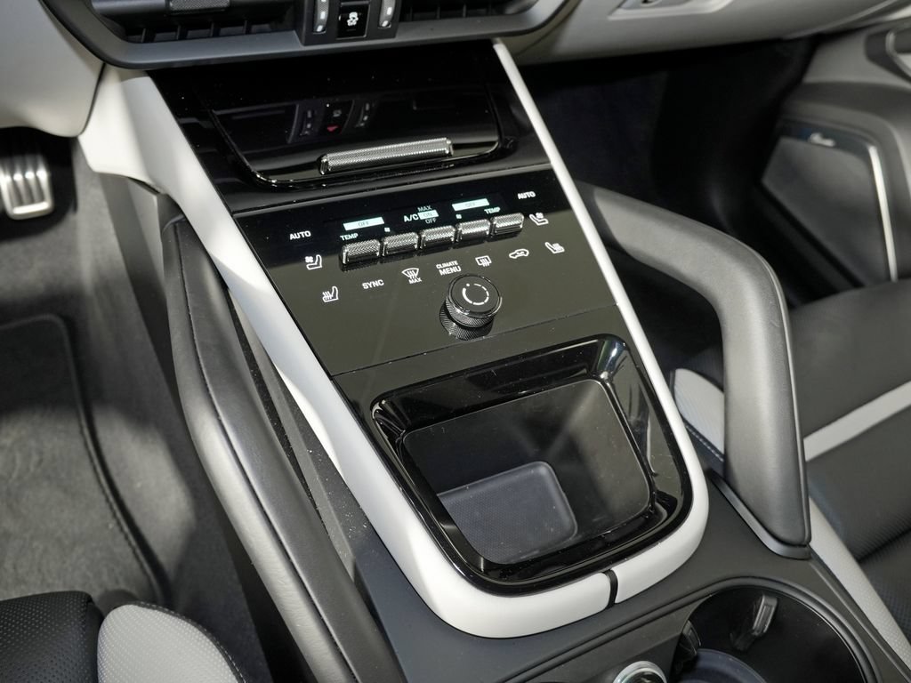 Certified 2025 Porsche Cayenne GTS AWD/4WD image 35