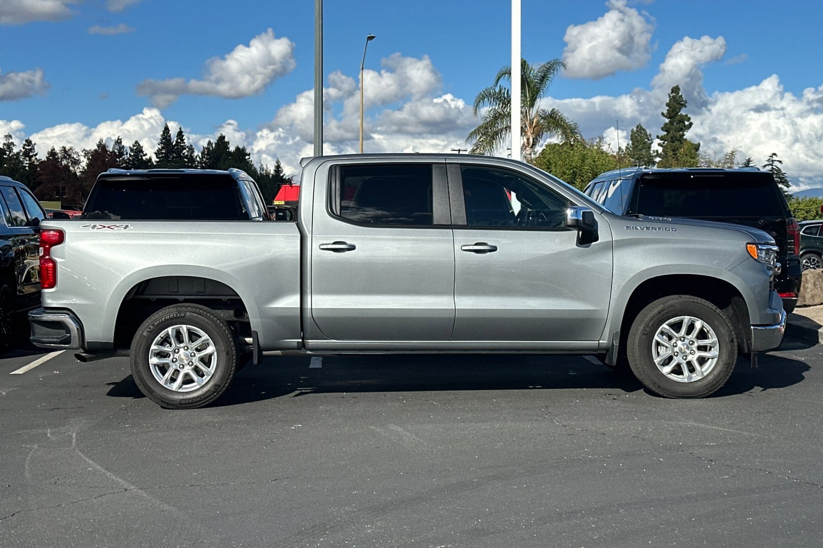 Used 2025 Chevrolet Silverado 1500 LT image 4