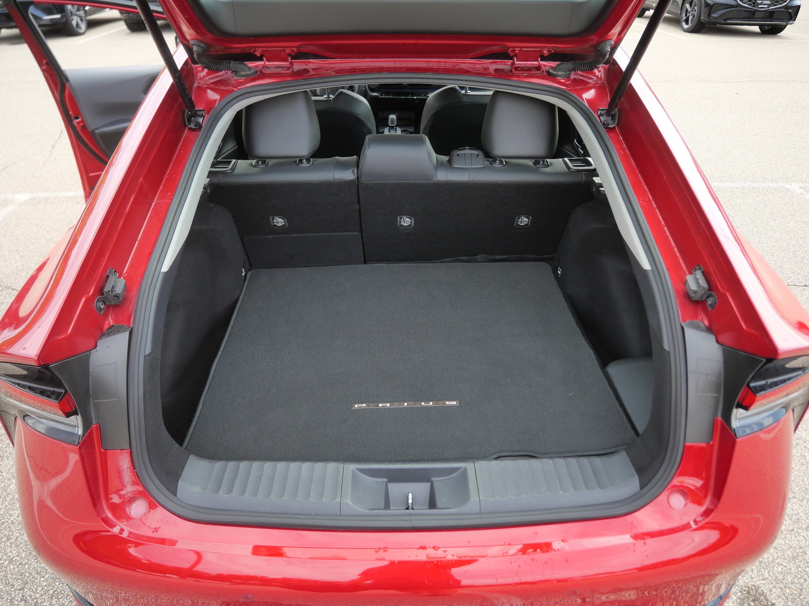 Certified 2025 Toyota Prius XLE FWD image 19