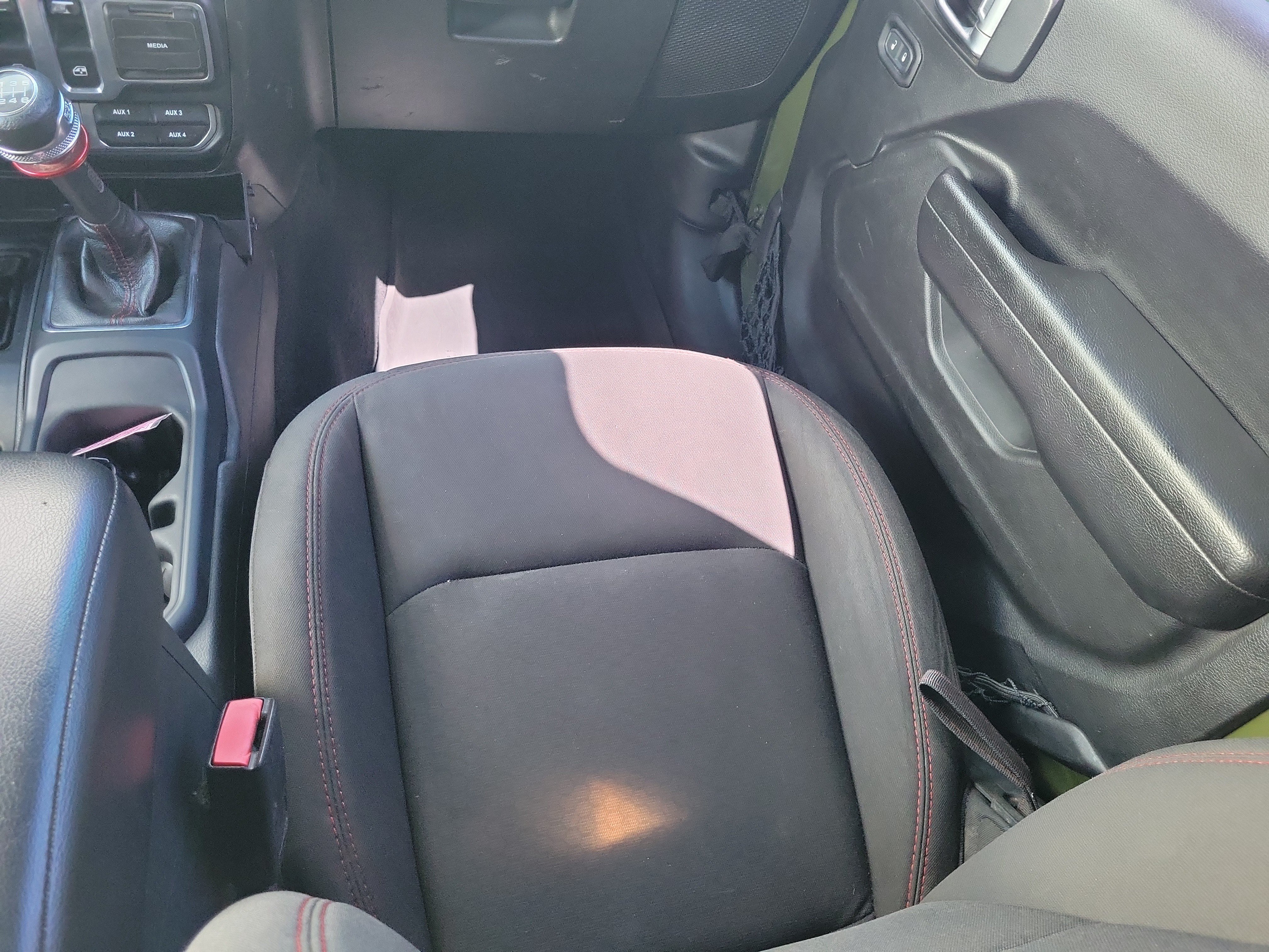 Used 2023 Jeep Wrangler Rubicon AWD/4WD image 15