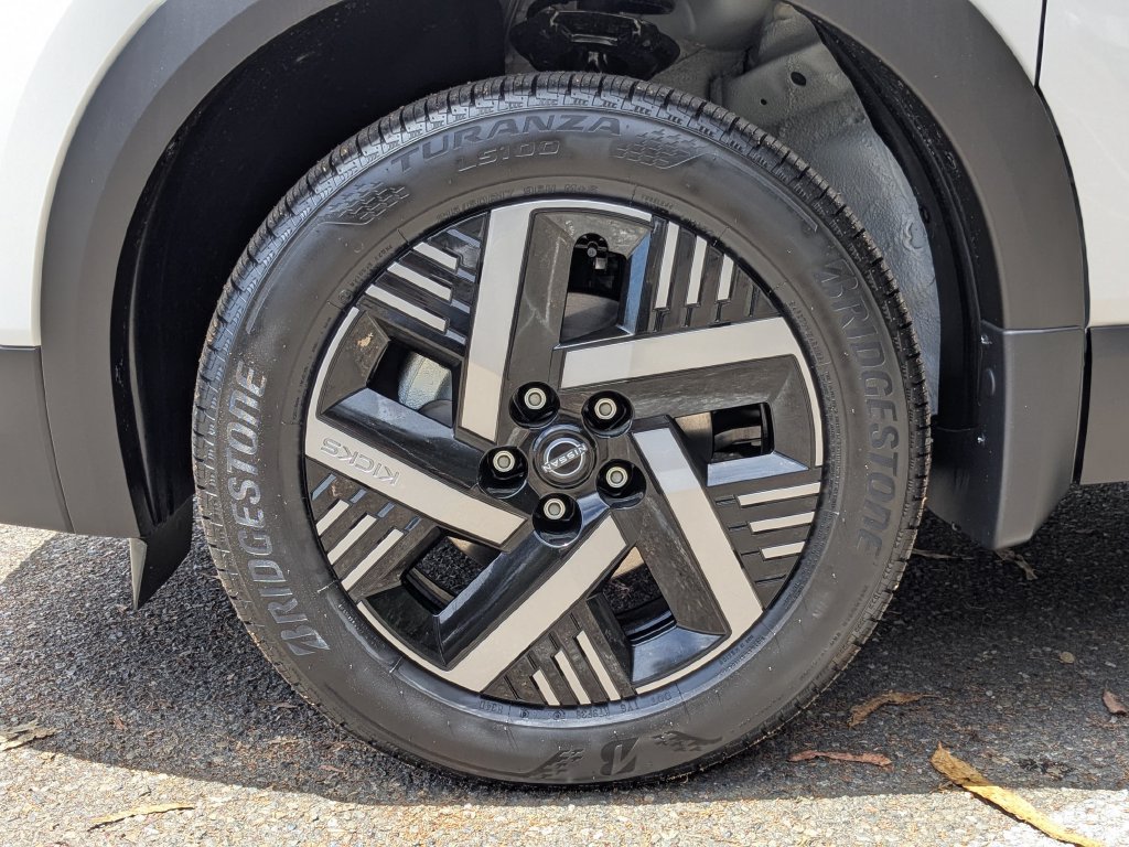 New 2026 Nissan Kicks SV FWD image 9