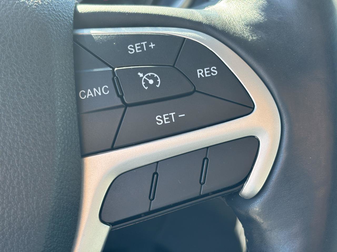 Used 2014 Jeep Cherokee Latitude w/ Cold Weather Group AWD/4WD image 20
