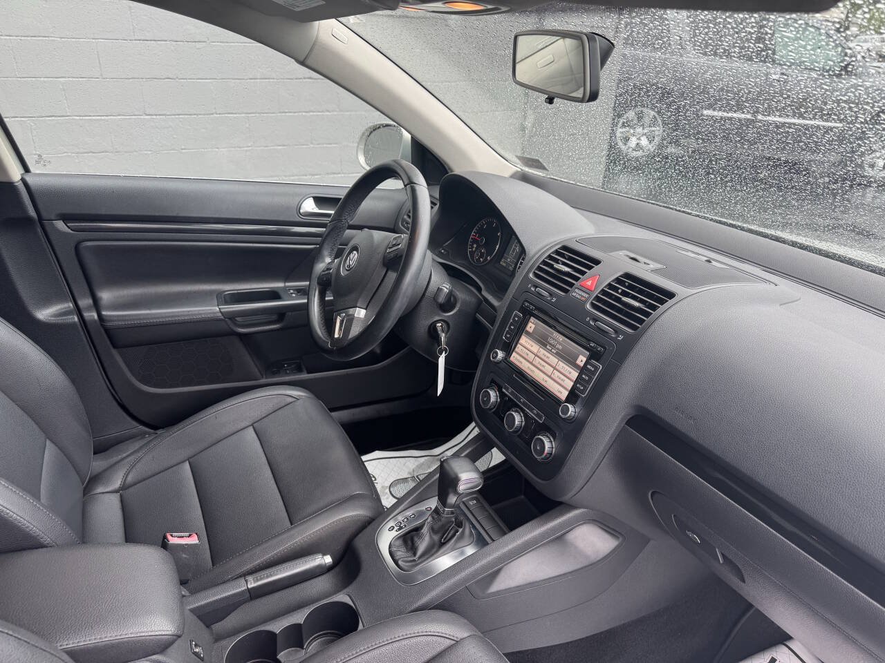 Used 2010 Volkswagen Jetta TDI FWD image 24