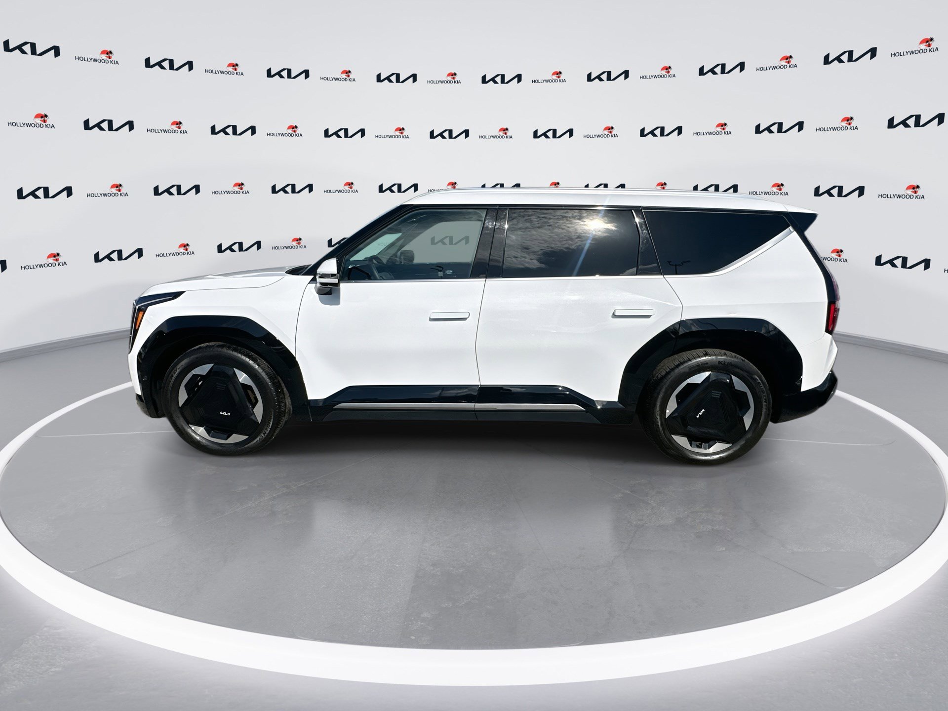 Certified 2026 Kia EV9 Land image 5