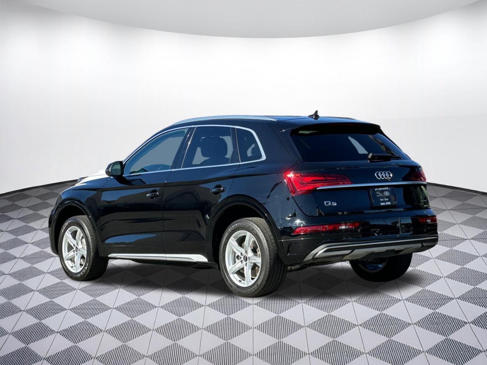 Used 2023 Audi Q5 2.0T Premium w/ Convenience Package AWD/4WD image 3