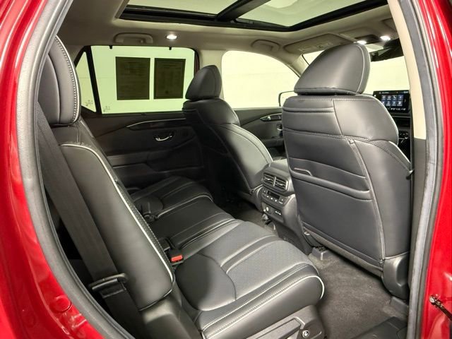 Used 2025 Honda Pilot Elite image 49