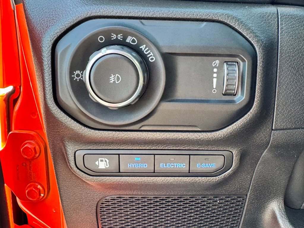 Used 2023 Jeep Wrangler Unlimited Sahara w/ Cold Weather Group AWD/4WD image 33
