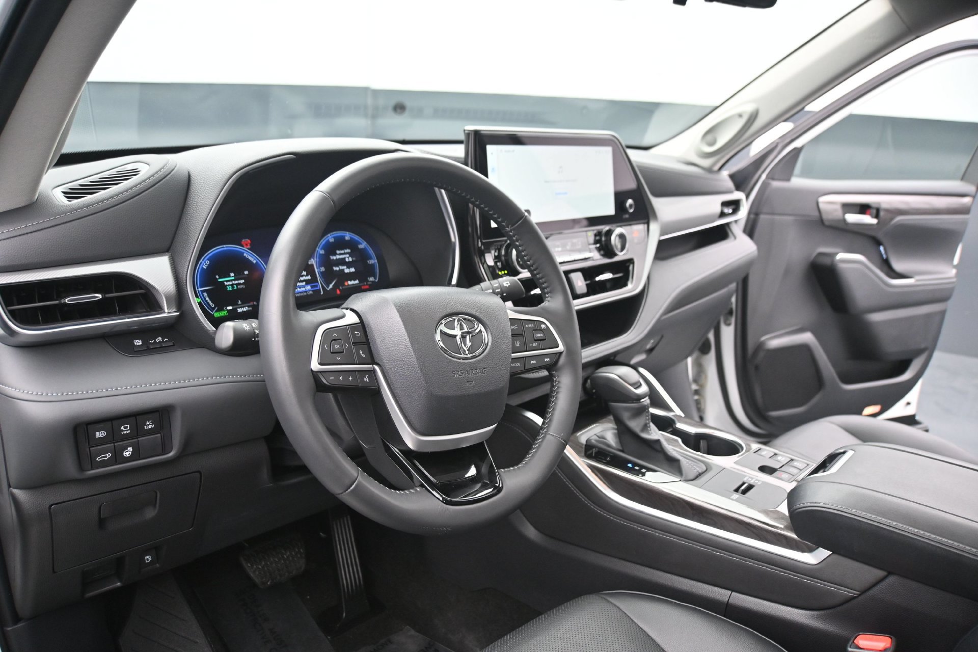 Used 2025 Toyota Highlander Platinum AWD/4WD image 29