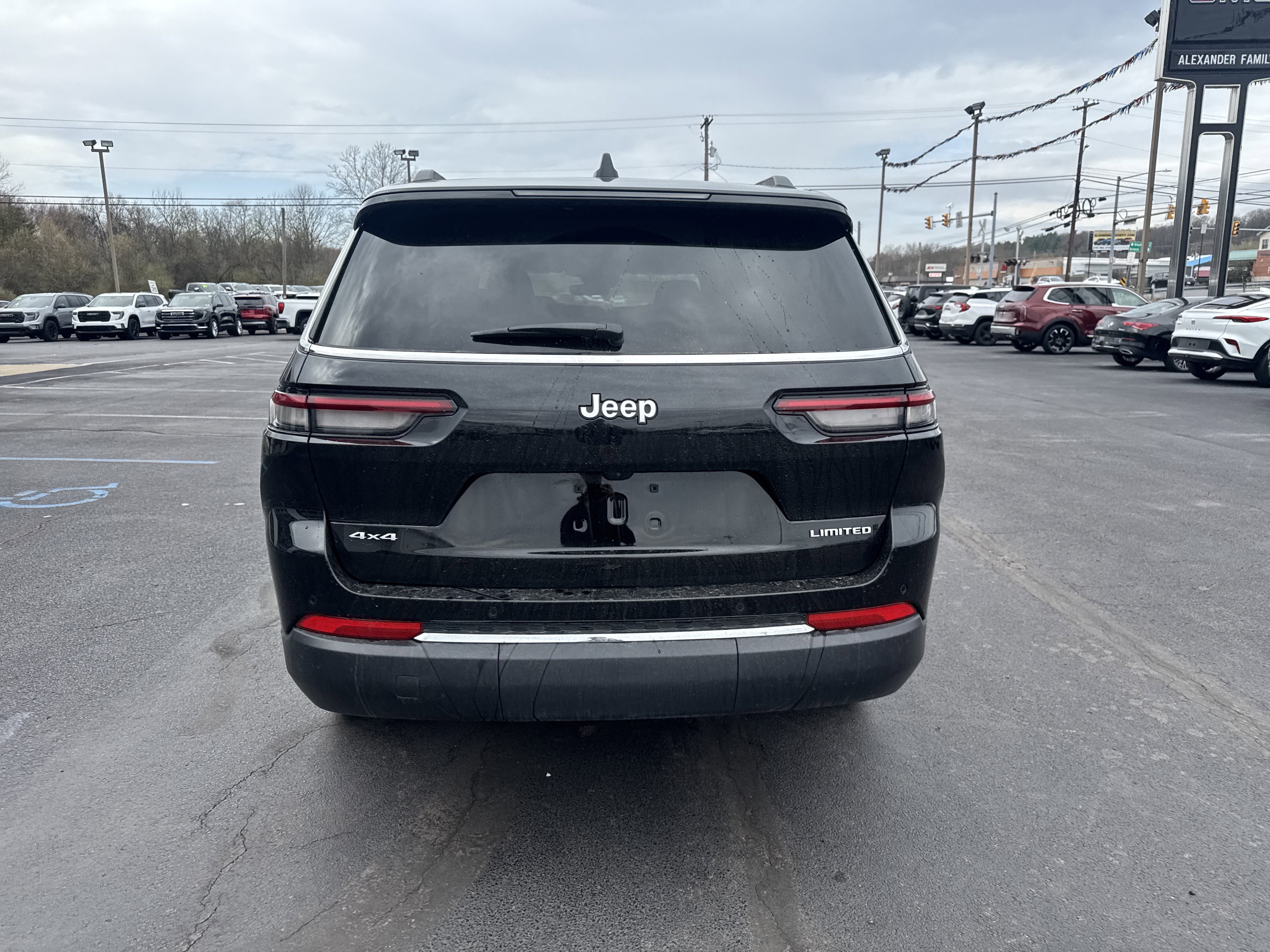 Used 2025 Jeep Grand Cherokee L Limited AWD/4WD image 4