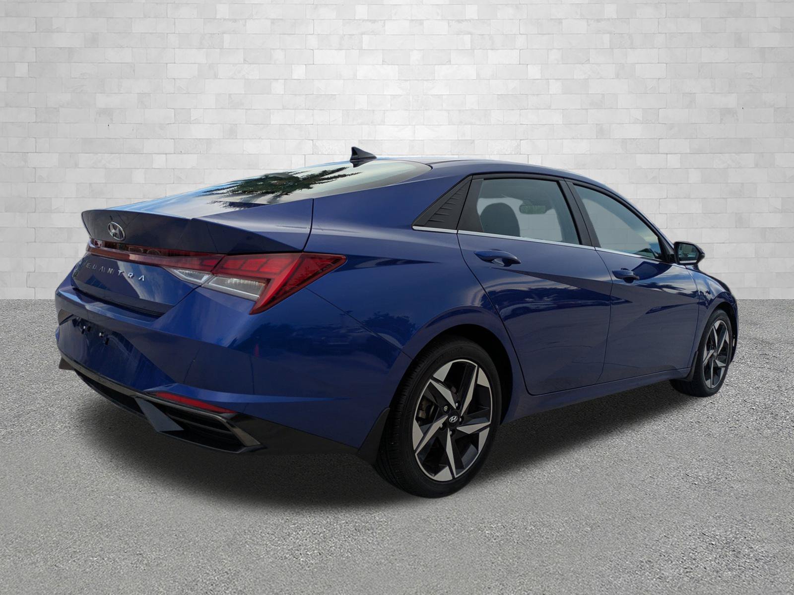 Certified 2022 Hyundai Elantra SEL w/ Convenience + Premium Package FWD image 2