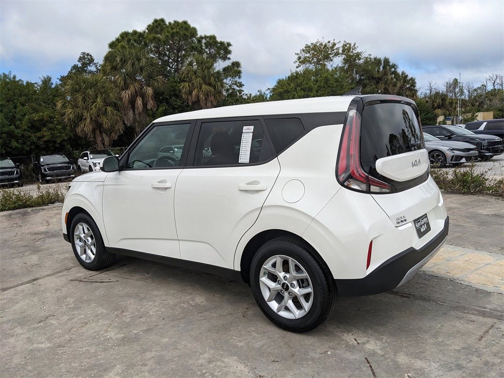 Certified 2025 Kia Soul LX image 7