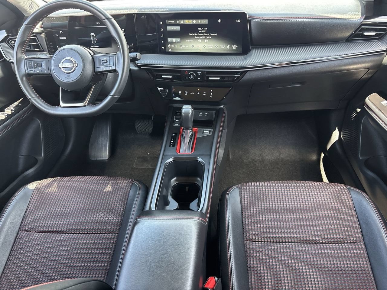 Used 2025 Nissan Kicks SR FWD image 12