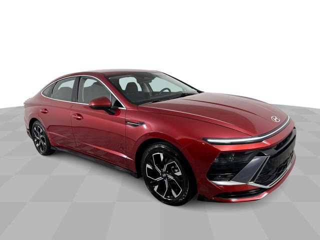 Used 2025 Hyundai Sonata SEL FWD image 2