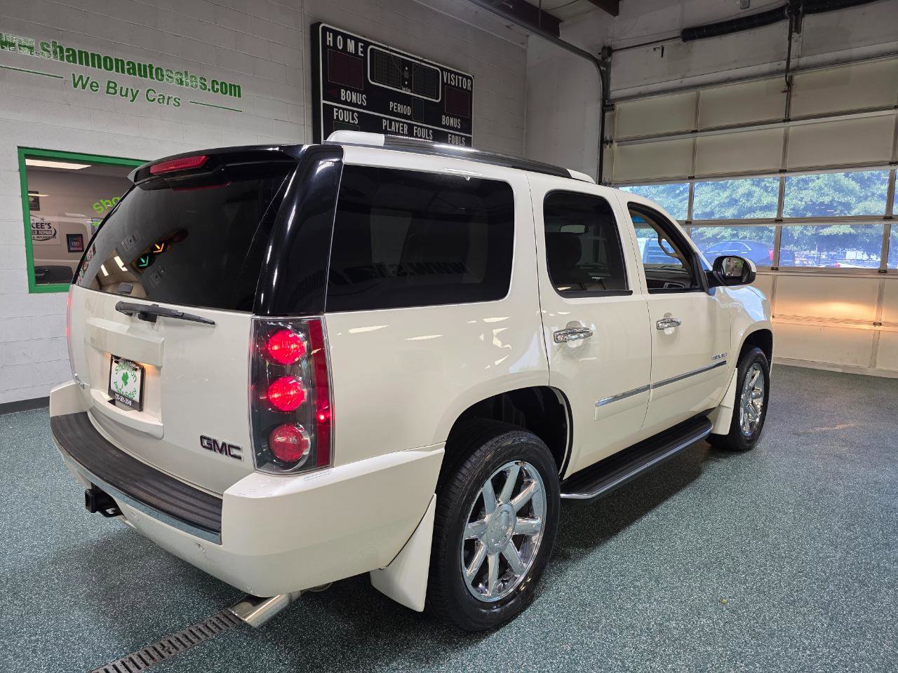 Used 2013 GMC Yukon Denali AWD/4WD image 6
