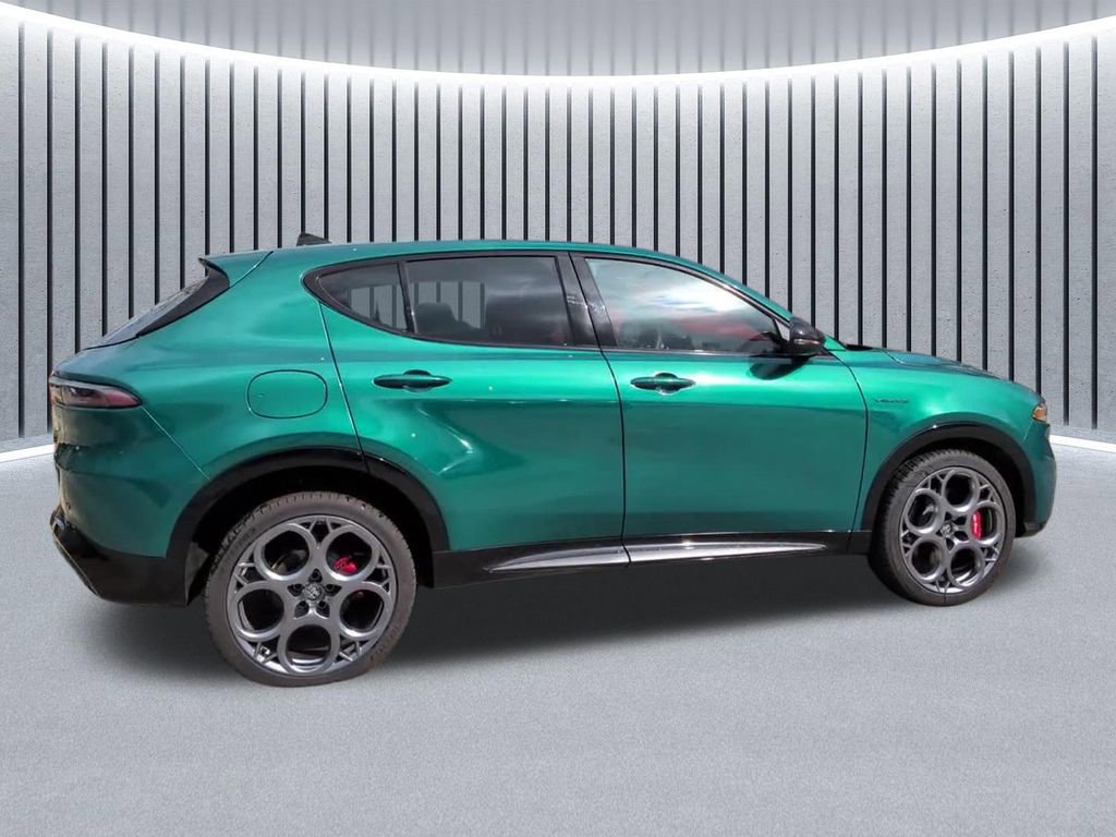 Used 2025 Alfa Romeo Tonale Veloce w/ Premium Package image 3