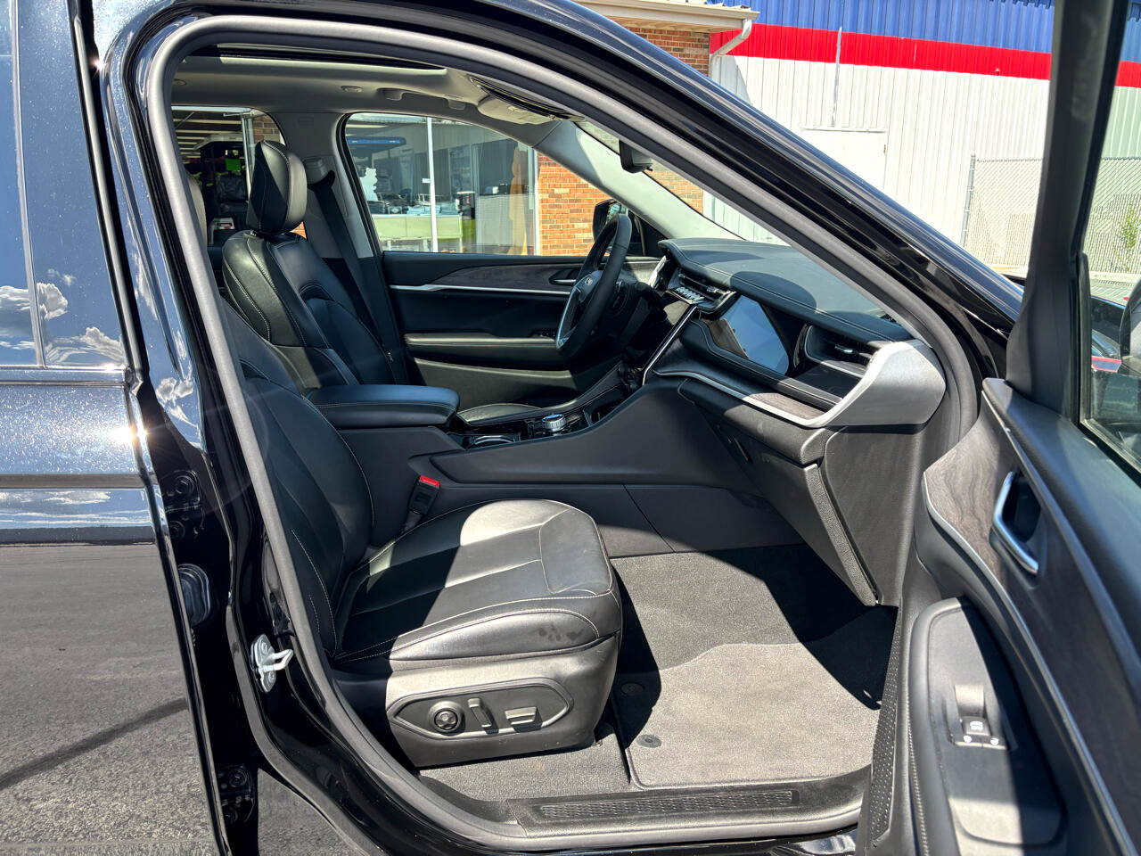 Used 2022 Jeep Grand Cherokee Limited 4xe image 13