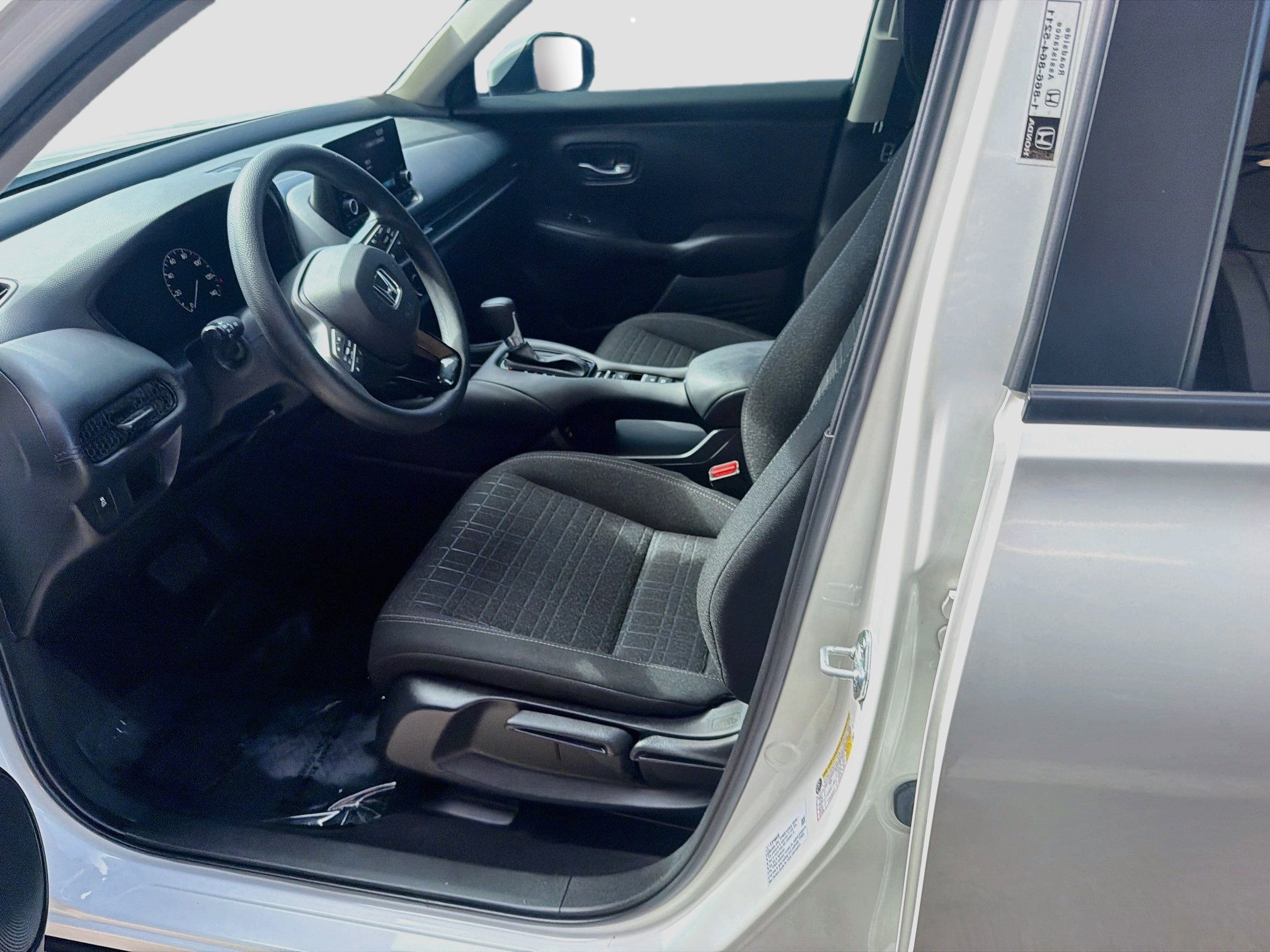 Used 2025 Honda HR-V LX image 19