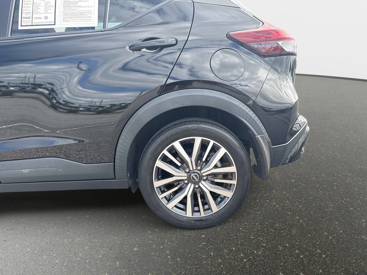 Used 2023 Nissan Kicks SV FWD image 10