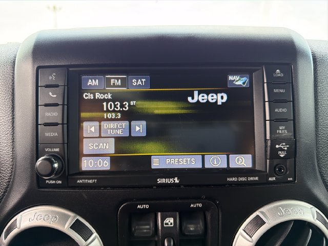 Used 2014 Jeep Wrangler Unlimited Rubicon w/ Connectivity Group AWD/4WD image 12