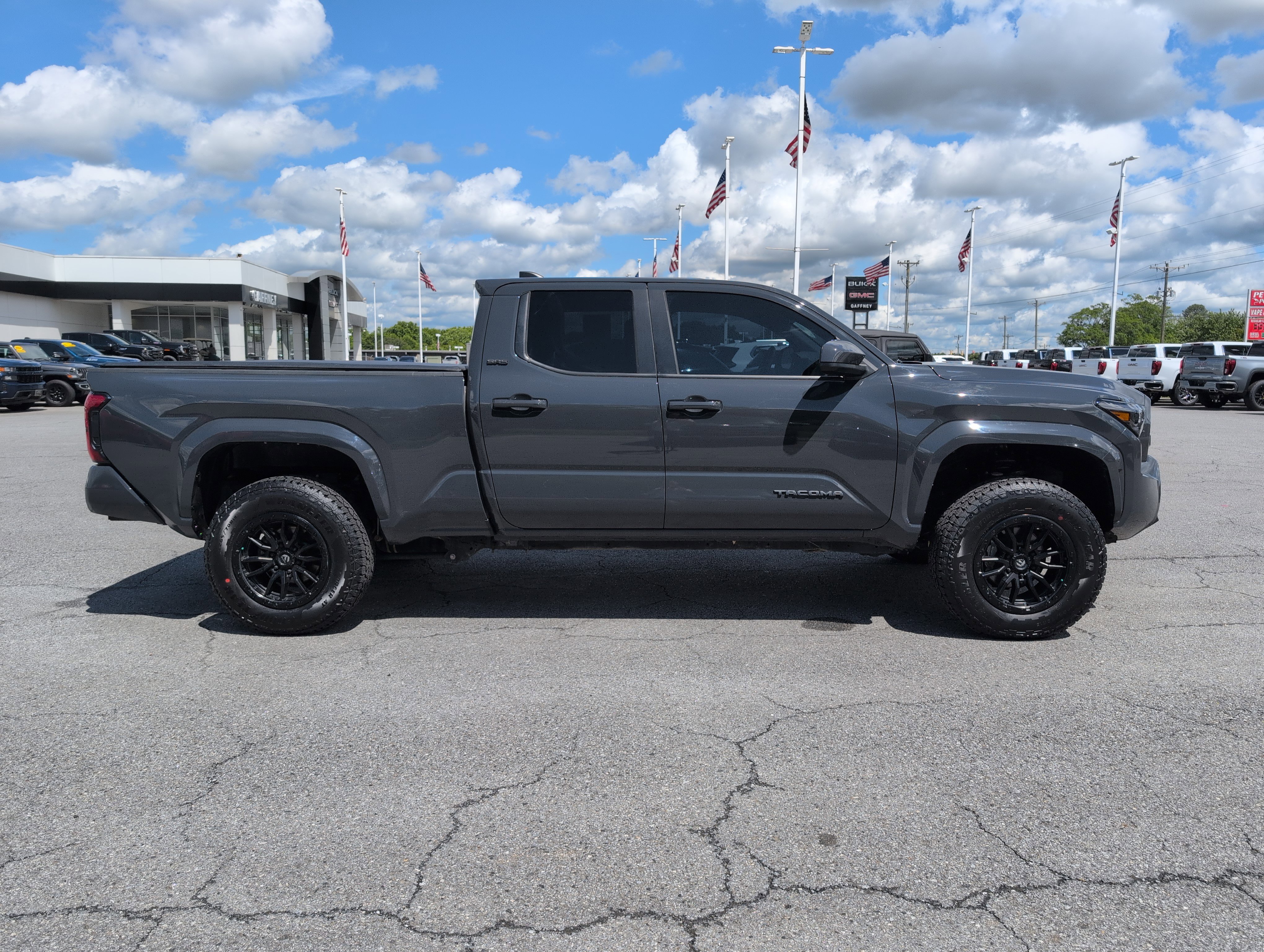 Used 2024 Toyota Tacoma SR5 AWD/4WD image 10