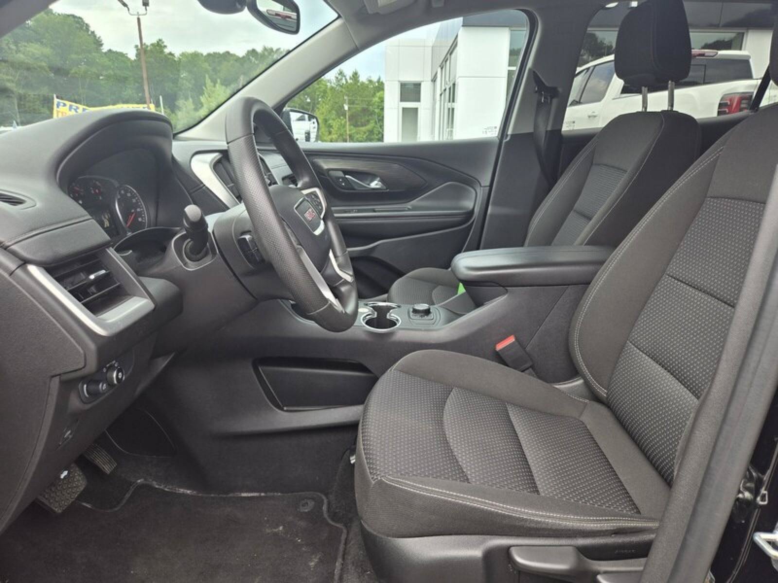 Used 2024 GMC Terrain SLE AWD/4WD image 14